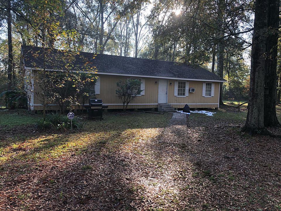 Ranch style home sits on 1 acre