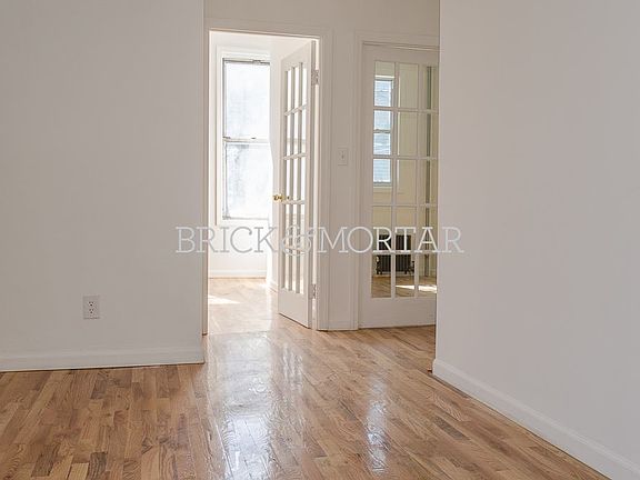 4th image of 162 Wilson Ave APT 2R