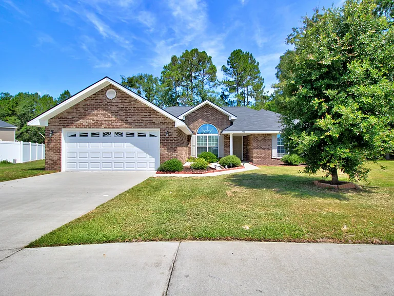 720 Highgrove Ct — Photo 2