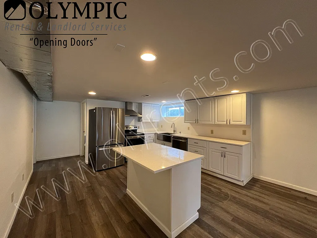 5 Bdrm, 2.5 Bath, 2 Kitchen, 2 Living Room Home in West Olympia w/ AC! — Photo 4