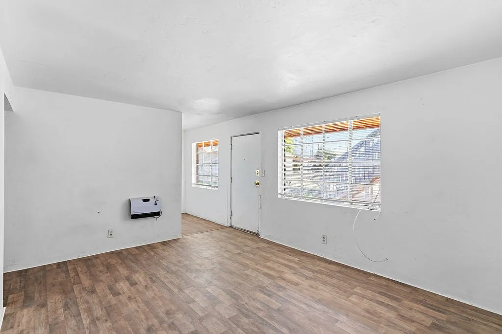 1 bed, 560 sqft, $900 — Photo 4