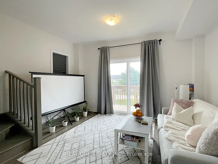 1 Markle Cres — Photo 4