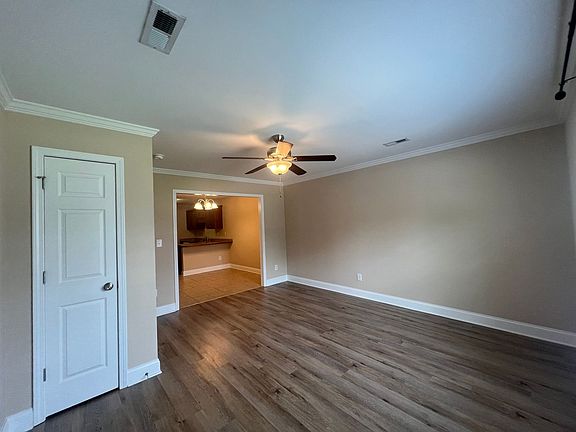 3rd image of 712 E Catawba St #B