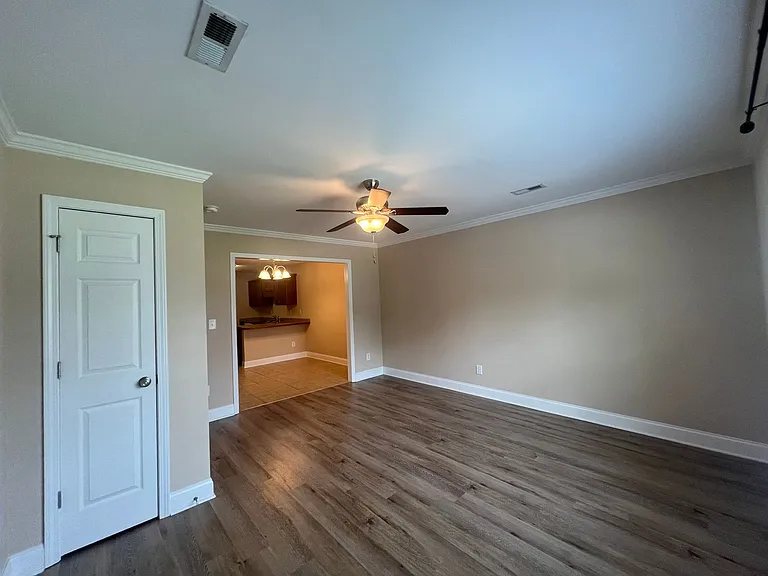 712 E Catawba St #B — Photo 3