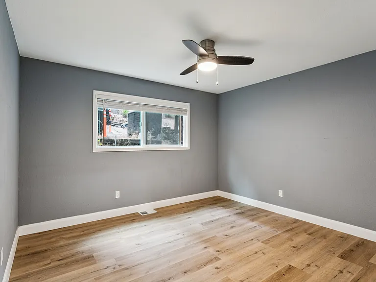 893 Sierra Vista Dr — Photo 12