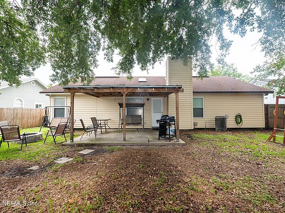 3rd image of 8541 MOSS POINTE Trail N