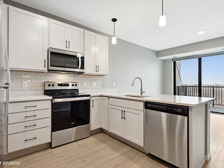 Lago Apartments — Photo 184