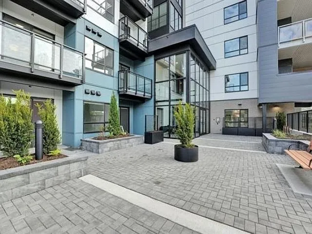 33886 Pine St — Photo 1