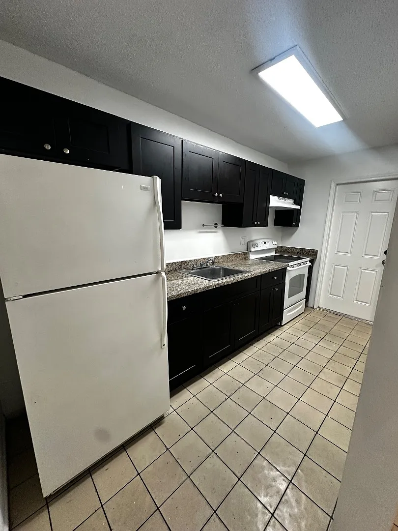 2436 NW 52nd Ave. - 2436 NW 52nd Ave. — Photo 3