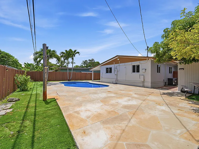 4380 NW 59th Ct — Photo 22