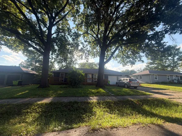 1202 S Highland Dr, Harrisonville, MO 64701