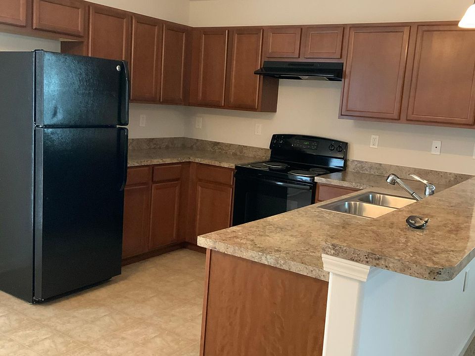 2nd image of 118 High Pointe Dr