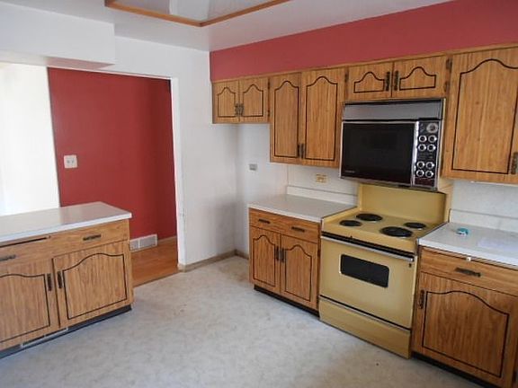 4th image of 5017 Brummel St