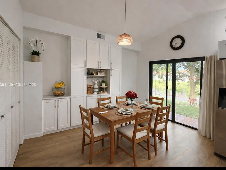 9821 W Elm Ln #9821 — Photo 3