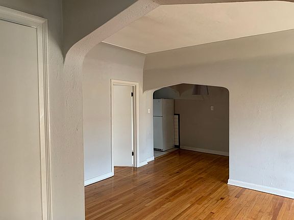 3rd image of 5835 Lindenwood Ave #5845-3N