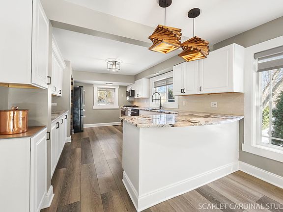 5th image of 28W504 Rogers Ave