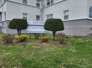 2 bedroom Townhouse with unfinished basement, Jeffersonville, IN 47130