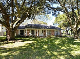 3410 Shadycrest Dr, Pearland, TX 77581