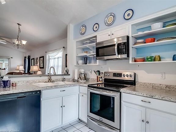 2nd image of 580 Summer Hill Dr