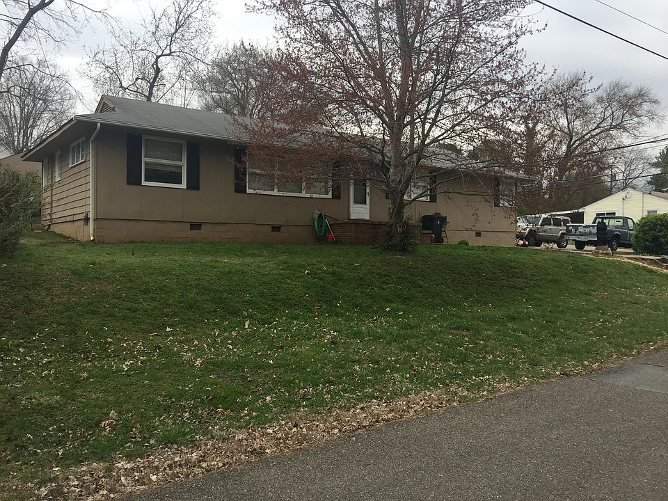 2nd image of 501 NE Ocala Dr