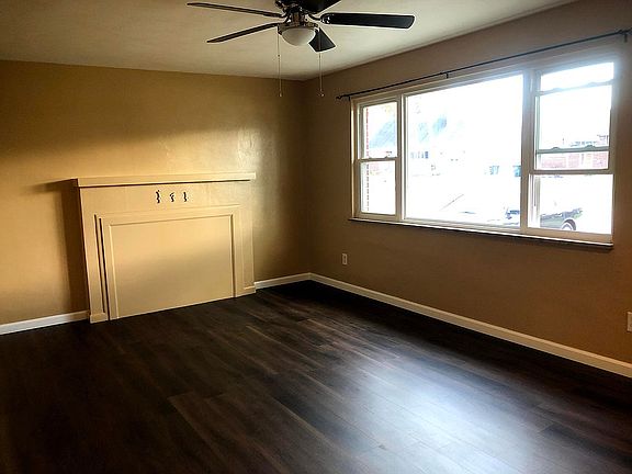 3rd image of 1207 E Lindsey Ave