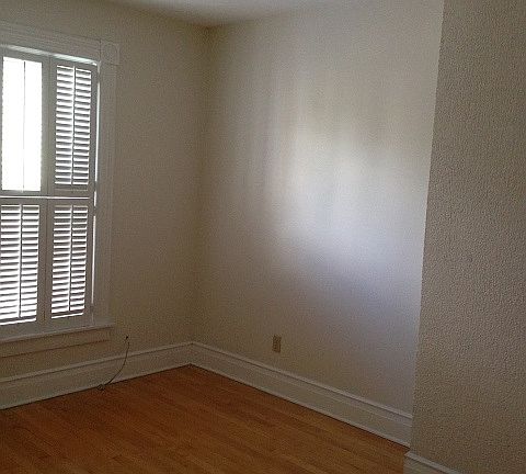 2nd image of 315 N Thayer St #5