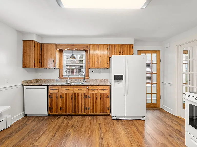2 Wentzell Ave — Photo 3