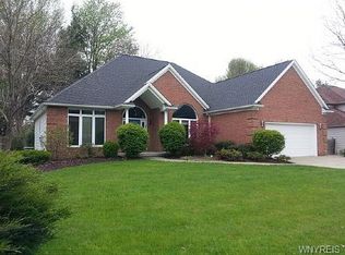 18 Brookshire Ct, East Amherst, NY 14051