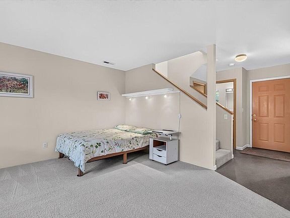 5th image of 461 Tulipan Way