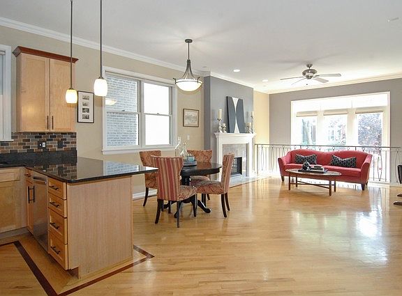 5th image of 1730 W Superior St APT 1E
