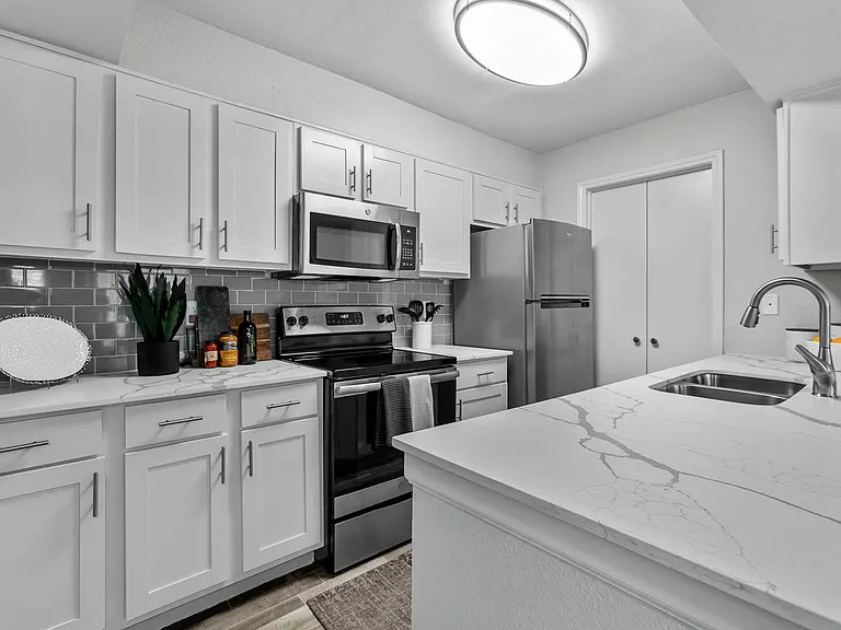 600 Legacy Dr — Photo 2