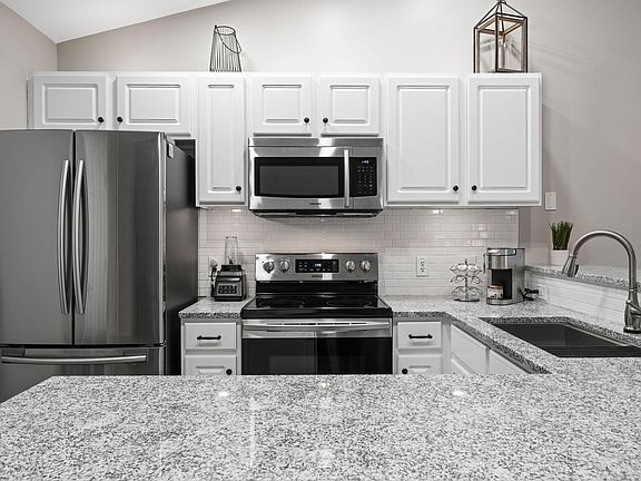 3rd image of 1402 Willoughby Park Ct Unit 6