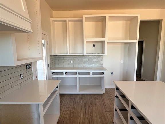 5th image of 2609 Landrun St