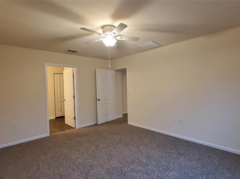 44 Barrington Dr — Photo 11