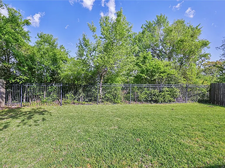 2214 Brougham Pl — Photo 17