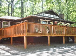 113 Longridge Dr, Hawley, PA 18428