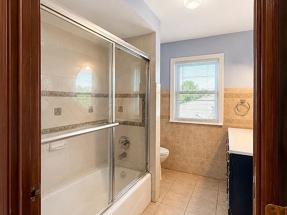 5th image of 22 Leaf Ave #2