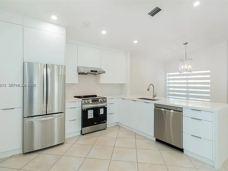 812 Garnet Cir — Photo 5