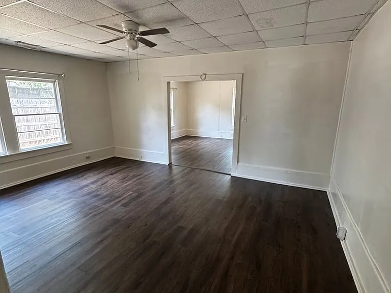 833 Kings Rd — Photo 31