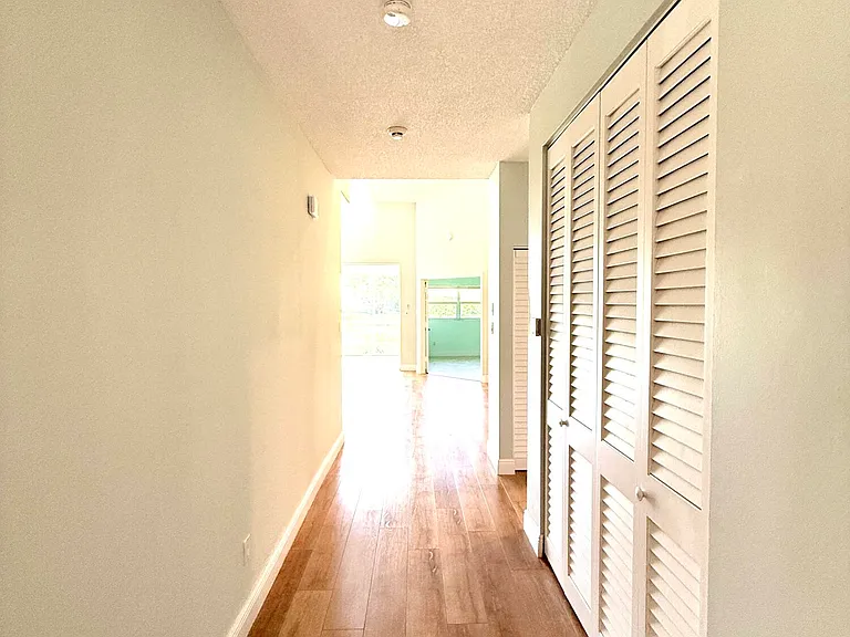 225 N Lakeshore Dr — Photo 14