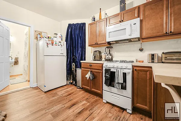 Rented by Charney Real Estate LLC | media 10