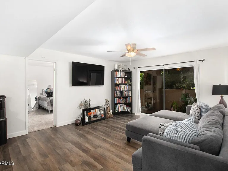 540 N May St #2081 — Photo 3