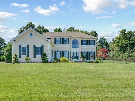 2nd image of 31 Deangelis Dr