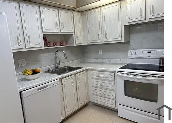 1100 Saint Charles Pl — Photo 2