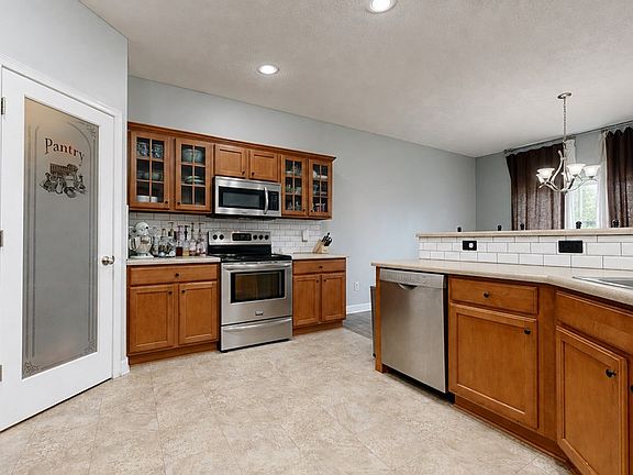 4th image of 110 Abbie Ln