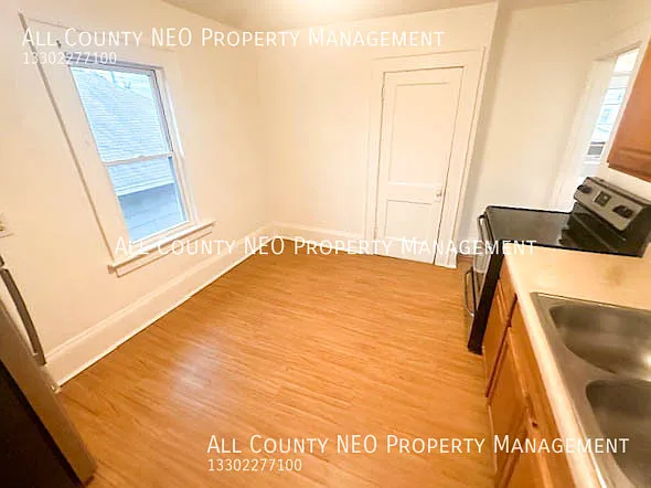 859 Brown St #UP — Photo 3
