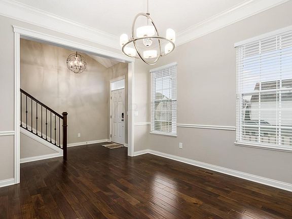 4th image of 686 Collier Dr