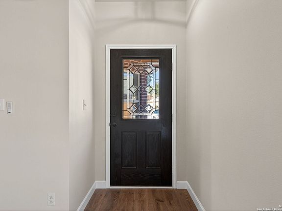 4th image of 705 Woodrow Circle