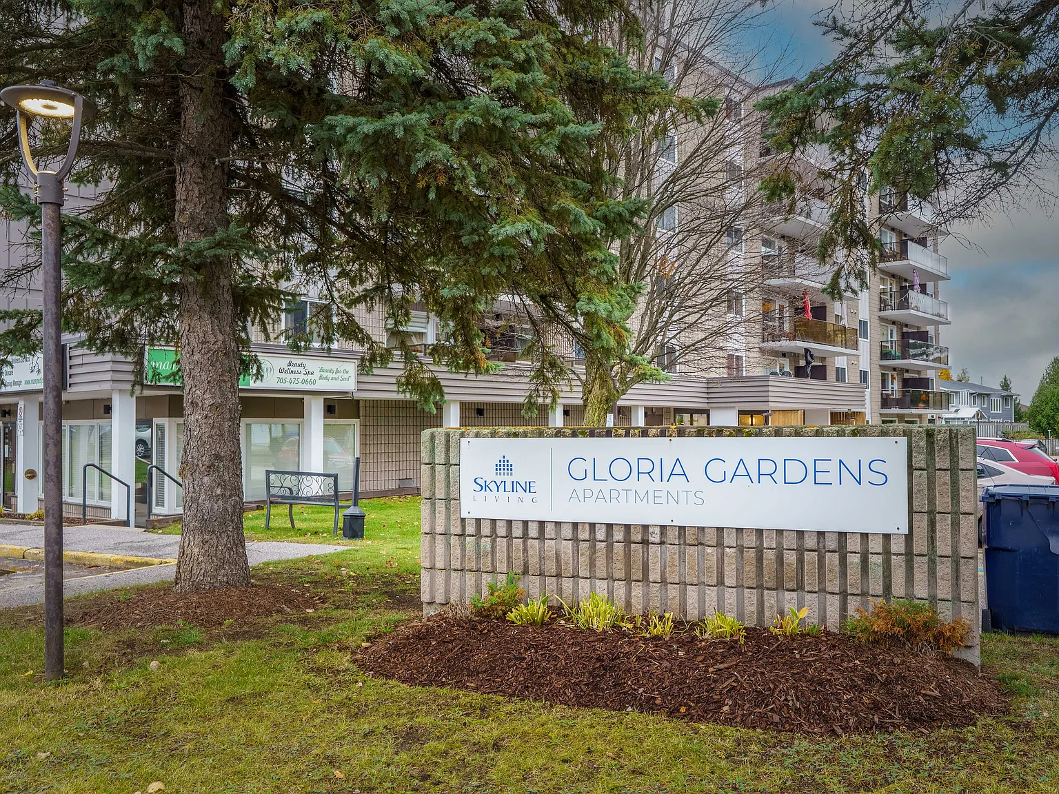 Gloria Gardens Apartments — Photo 2