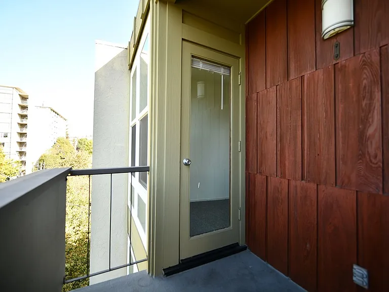 2415 College Ave. — Photo 8